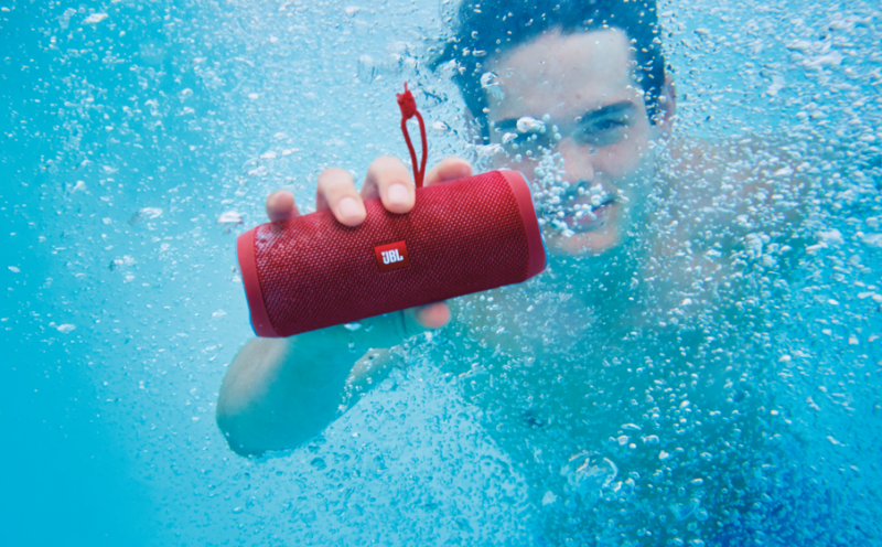 cadeau-ce-enceinte-bluetooth-jbl-rouge-waterproof