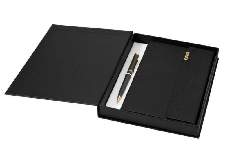 objet-publicitaire-conferencier-avec-stylo