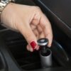 cadeau-high-tech-chargeur-voiture-avec-mains-libres-original