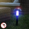 cadeau-original-lampe-solaire-antimoustique-1