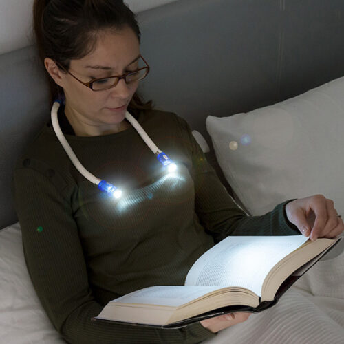gift-idea-woman-reading-lamp
