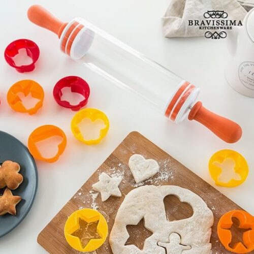 christmas-gift-roll-with-biscuit-moulds