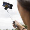 idee-cadeau-de-noel-perche-a-selfie-original