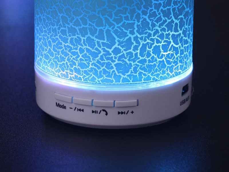 speaker-bluetooth-reekin-school-white-hp-led-gifts-and-hightech-trend